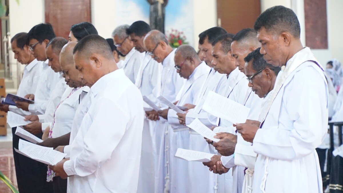19 Akolit Paroki Santo Stefanus Sempan Dilantik - Cartenz News